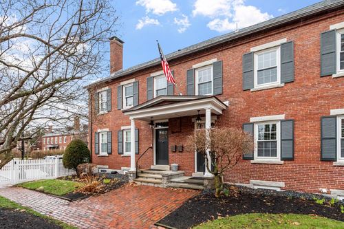 apt-2-67 W Merrimack St, Manchester, NH, 03101-2329 | Card Image
