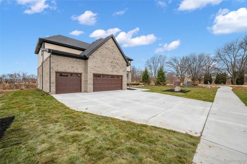 29700 Red Fox Ln, New Baltimore, MI, 48047 | Card Image
