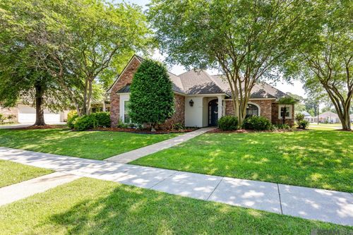 6843 Dianthus, Saint George, LA, 70817 | Card Image