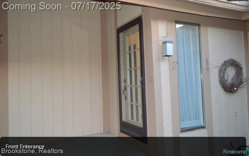 5217 Richard Run, West Bloomfield, MI, 48322-2104 | Card Image