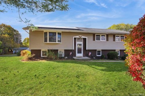 1 Blossom Hill Dr, Marlboro, NY, 12542-6001 | Card Image