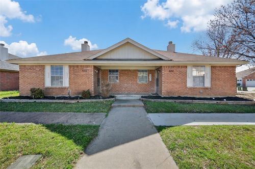 1032 Tennessee Trl, Arlington, TX, 76017-6339 | Card Image