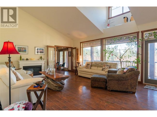 250 1 St Ave, House other with 3 bedrooms, 5 bathrooms and 3 parking in Kootenay Boundary BC | Image 20