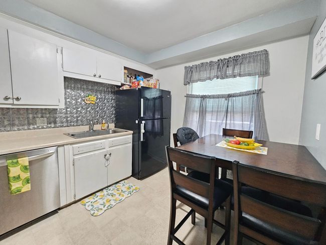 KITCHEN | Image 6