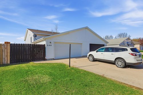 3108 Dakota Park Cir S, Fargo, ND, 58104-5121 | Card Image