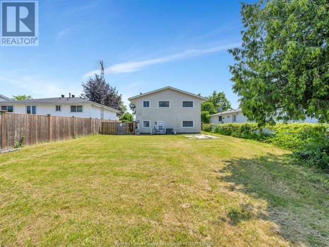 10670 Lambeth Rd, House other with 3 bedrooms, 2 bathrooms and null parking in Windsor ON | Image 37