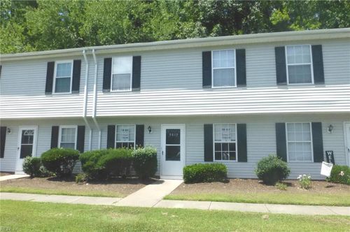 3512 Clover Meadows Dr, Chesapeake, VA, 23321-4411 | Card Image