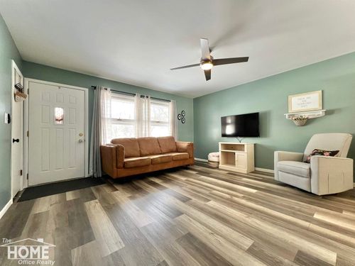 210 Stratford Dr, Owosso, MI, 48867-1759 | Card Image