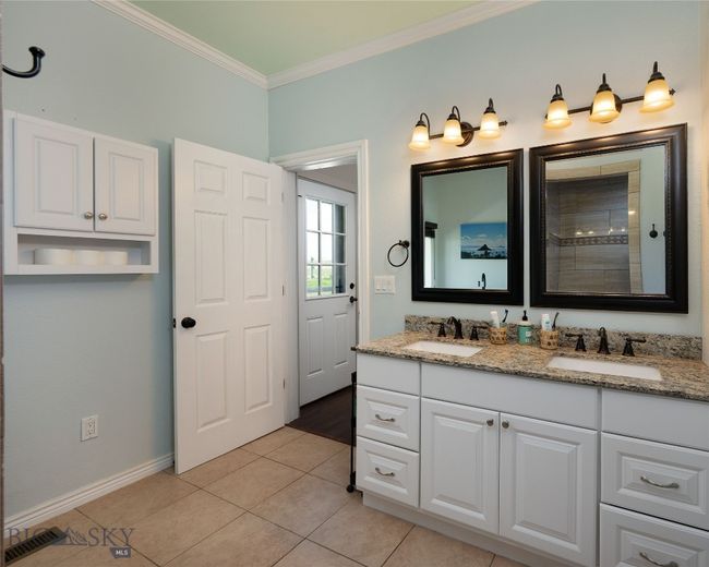 Ensuite double sink | Image 29