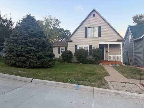 910 E Pleasant St, Davenport, IA, 52803-3125 | Card Image