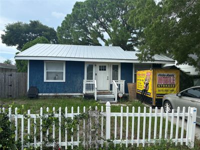 Front Yard | Image 1