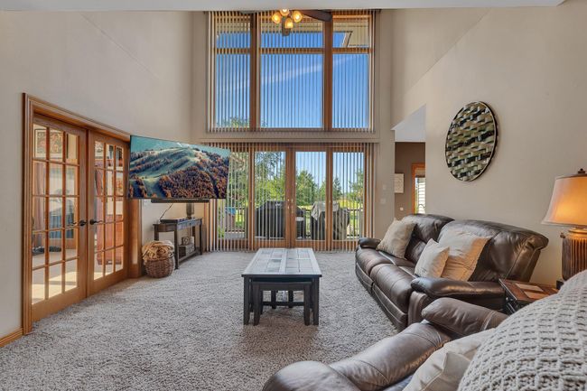 Amazing view and so much natural light from the floor to ceiling windows | Image 15