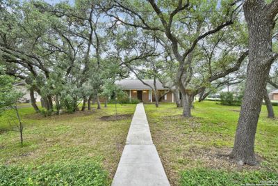 401 Skyforest Dr, House other with 3 bedrooms, 2 bathrooms and null parking in Hollywood Park TX | Image 2