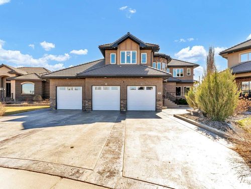 111 Highlands Place Sw, Desert Blume, AB, T1B0H5 | Card Image
