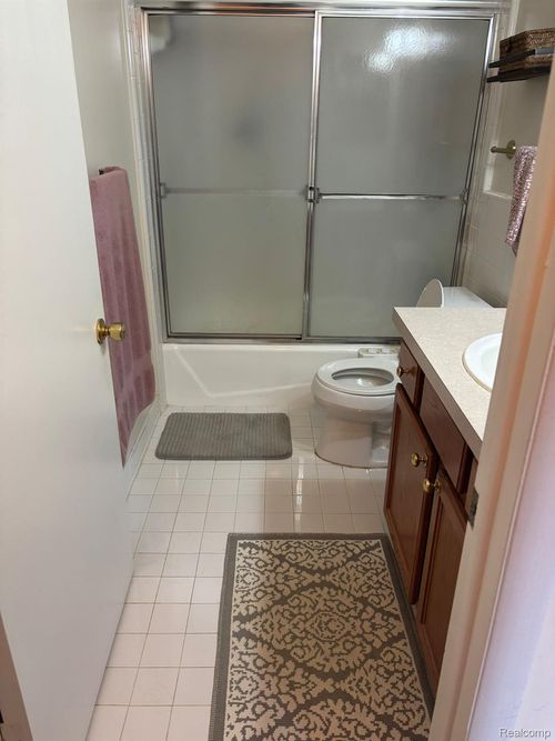 433 Fox Hills Dr S, Bloomfield Hills, MI, 48304-1350 | Card Image