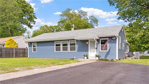 21 Meadowrue Trl, Saunderstown, RI, 02874-2366 | Card Image
