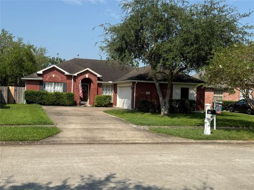 222 Colony Creek Drive, Dickinson, TX, 77539 | Card Image