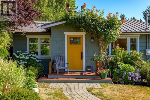 910 Jasmine Ave, Victoria, BC, V8Z2P2 | Card Image