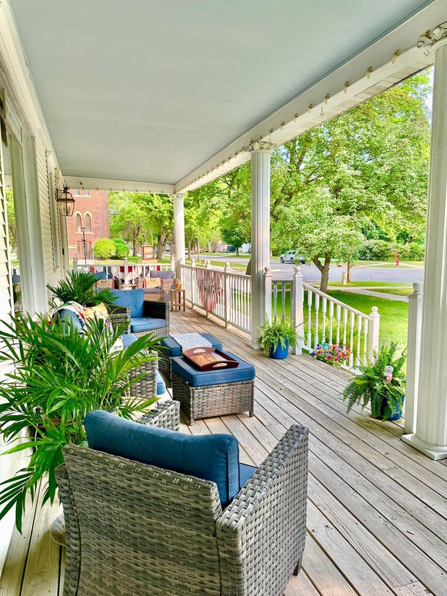 Covered Porch Area | Image 4