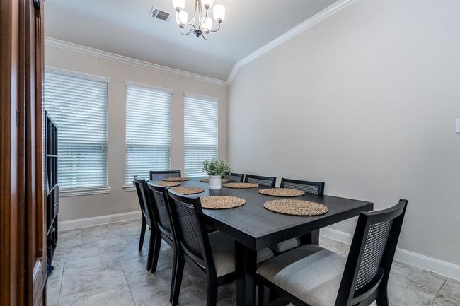 Light and bright large dining space. | Image 8