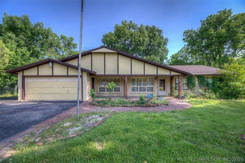 8925 E 15th St, Tulsa, OK, 74112-8402 | Card Image