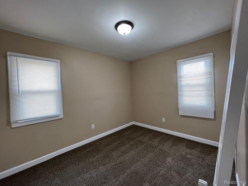 19980 Hickory St, Detroit, MI, 48205-1742 | Card Image