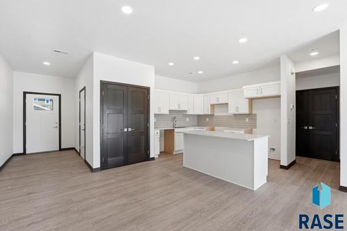 9214 W Ark Pl Place, Sioux Falls, SD, 57106 | Card Image