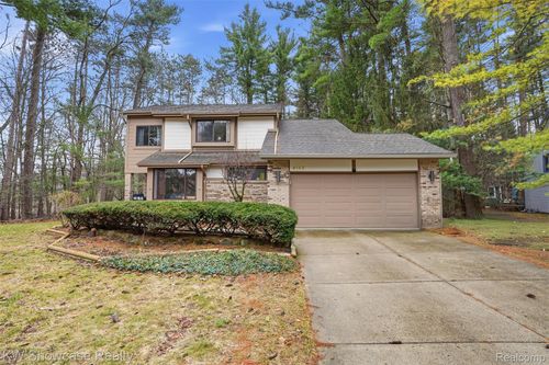 4145 Cumberland Ct, Commerce Township, MI, 48390-1302 | Card Image