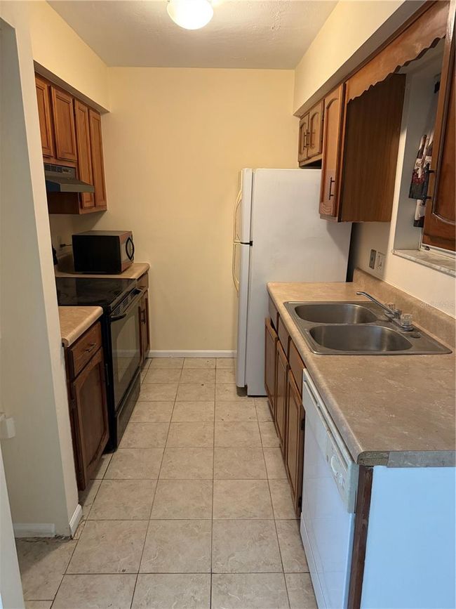 2102 Sw 69 Th Dr, Condo with 2 bedrooms, 2 bathrooms and null parking in GAINESVILLE FL | Image 4