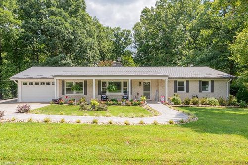 674 Knollwood Dr, Mount Airy, NC, 27030-2342 | Card Image