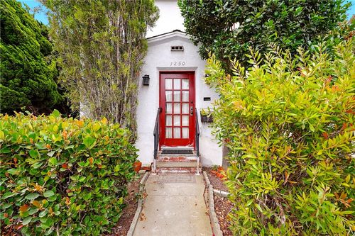 1250 1st St, Hermosa Beach, CA, 90254-5327 | Card Image
