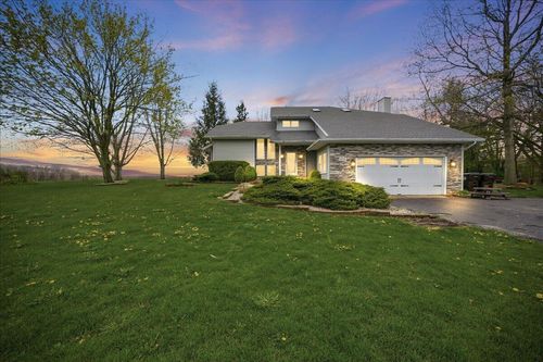 426 Laurel Ln, Valparaiso, IN, 46385 | Card Image