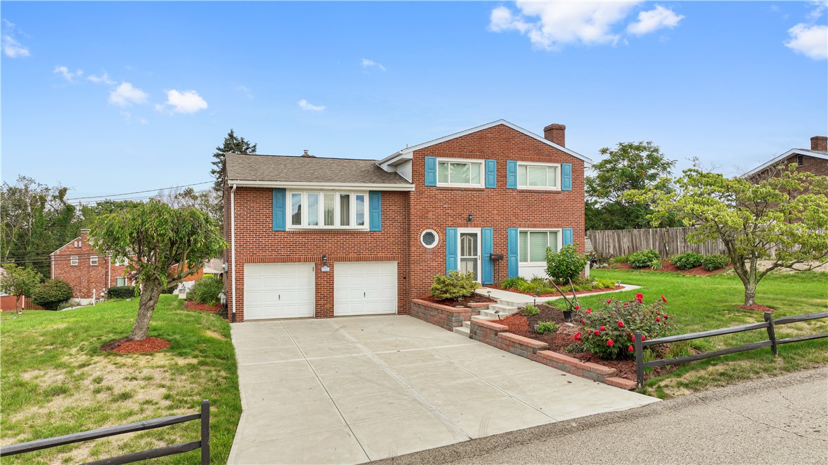 Lohengrin Dr, Pittsburgh, PA 15209
