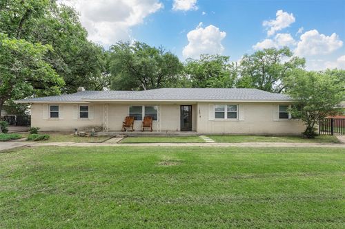 631 N Robinson Dr, Robinson, TX, 76706-5311 | Card Image