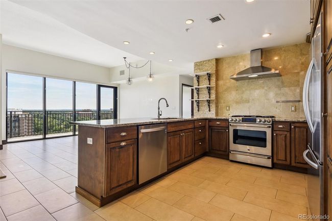 APT-1404 - 2990 E 17 Th Ave, Condo with 2 bedrooms, 2 bathrooms and 1 parking in Denver CO | Image 4