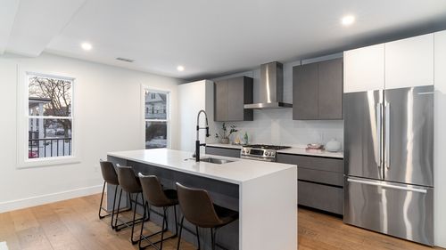89-89 Cleveland St, Arlington, MA, 02474-6935 | Card Image