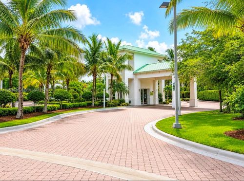 915-5300 Nw 87th Ave, Doral, FL, 33178-2102 | Card Image