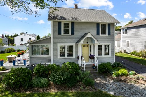15 Attawan Ave, Niantic, CT, 06357-3601 | Card Image