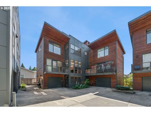 522 Ne Sacramento St, Portland, OR, 97212-3832 | Card Image