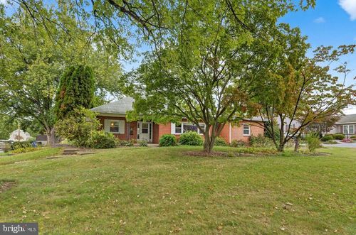 15 Edgemont Rd, Columbia, PA, 17512-9716 | Card Image