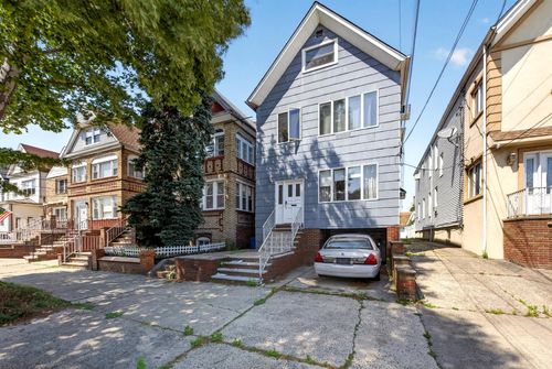 37 E 31st St, Bayonne, NJ, 07002-4706 | Card Image