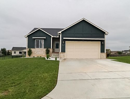 5247 N Cambridge St, Bel Aire, KS, 67226-7689 | Card Image