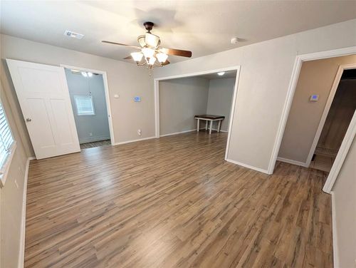 217 E Douglas Dr, Midwest City, OK, 73110-5701 | Card Image