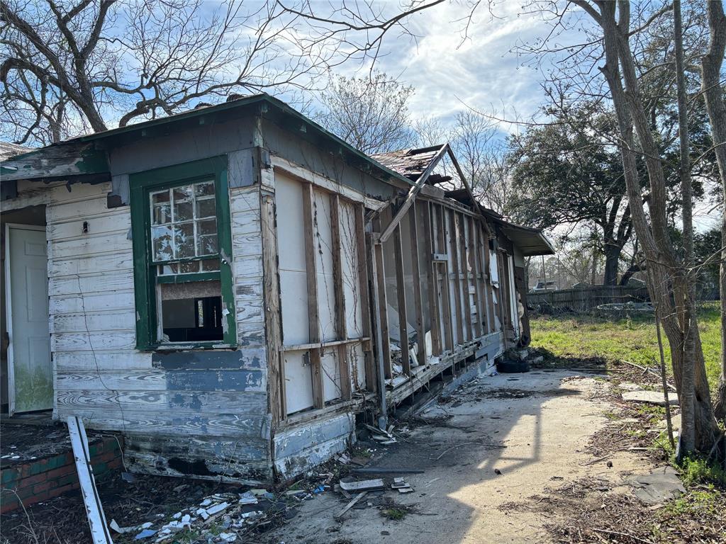 Ives St, Beaumont, TX 77703