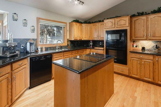 28 Edenstone View Nw, Home with 3 bedrooms, 3 bathrooms and 4 parking in Calgary AB | Image 6