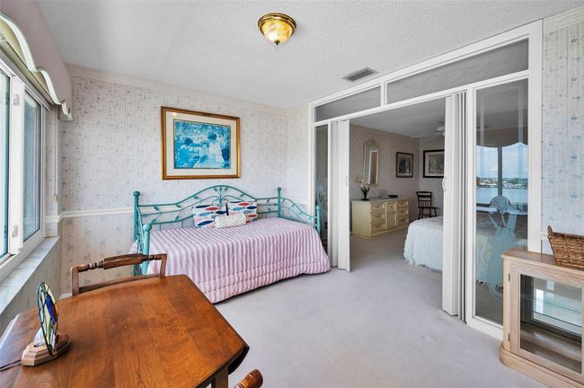 Spacious Florida room | Image 13