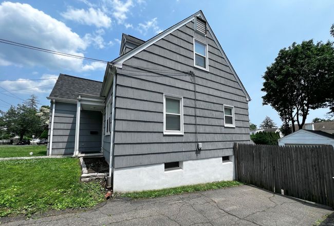 17 Rock Spring Rd, House other with 3 bedrooms, 3 bathrooms and null parking in Stamford CT | Image 26