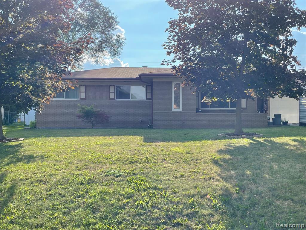 Candlestick Dr, Waterford, MI 48328 #1
