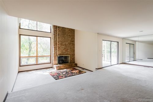 7118 Pebble Park Dr, West Bloomfield, MI, 48322-3505 | Card Image
