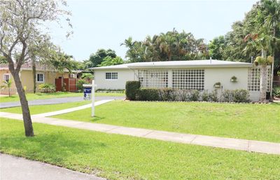 130 Ne 133rd St, House other with 3 bedrooms, 2 bathrooms and null parking in North Miami FL | Image 2